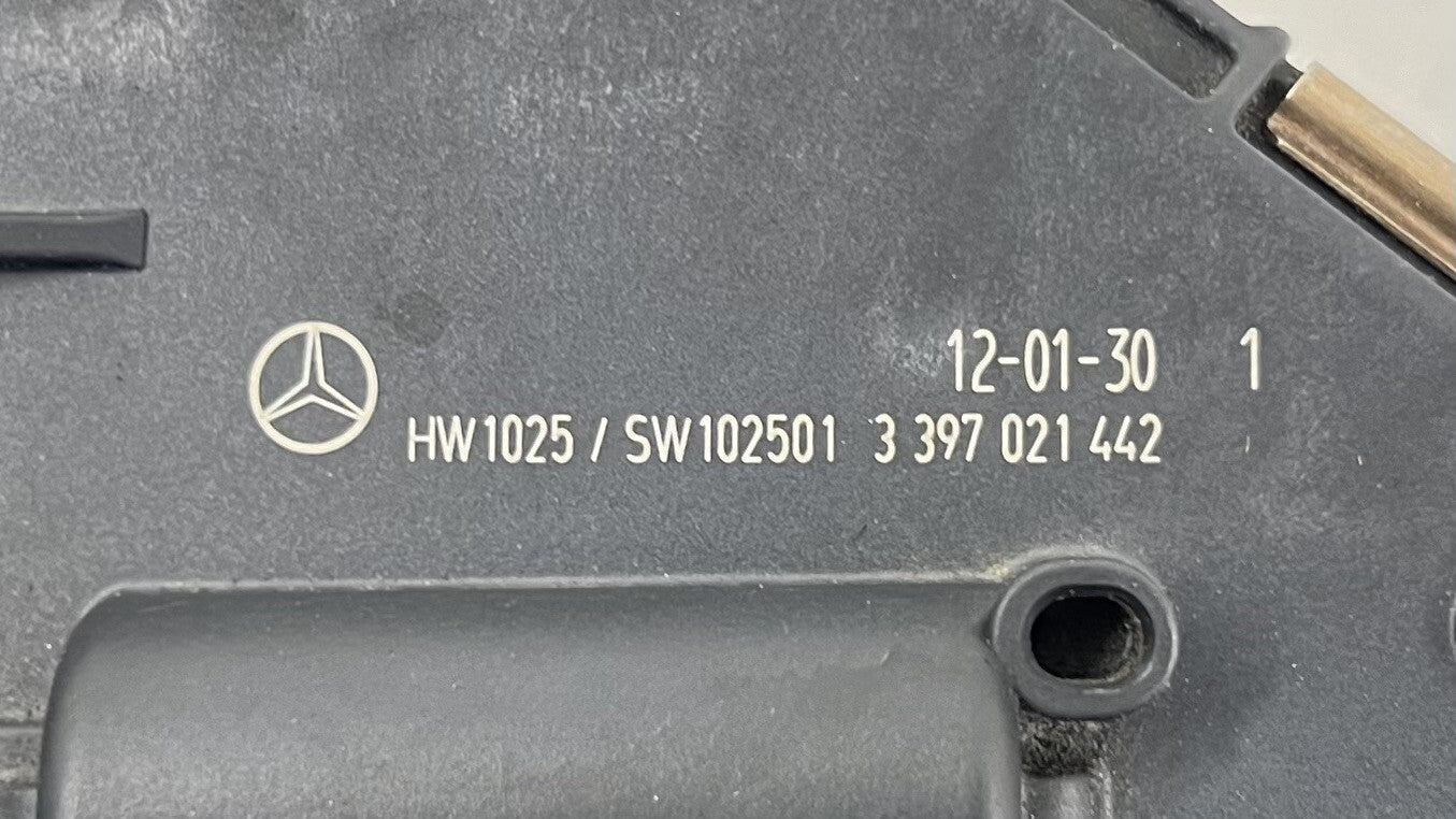 12-18 MERCEDES BENZ CLS550 W218 FRONT WINDSHIELD WIPER MOTOR 3397021442 OEM