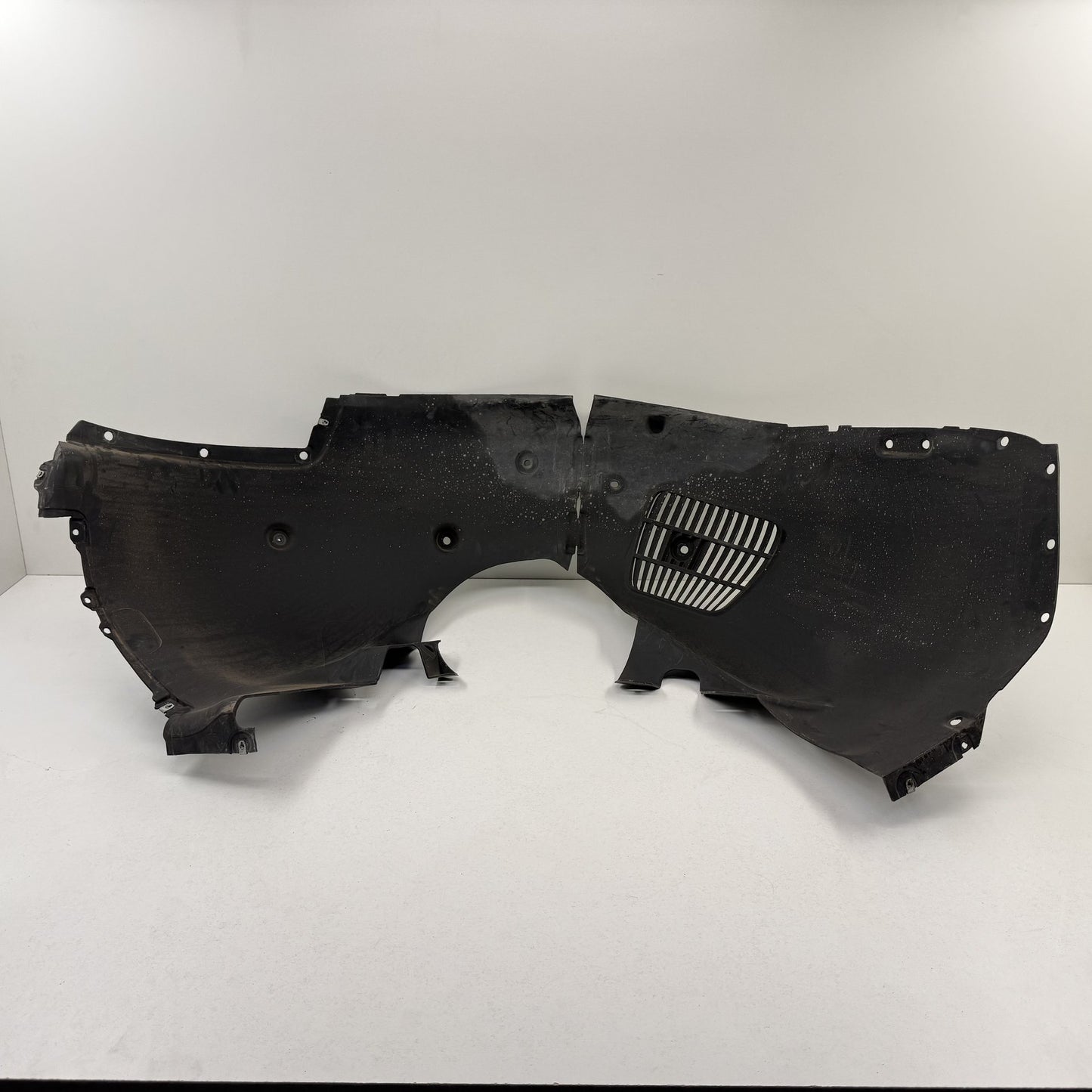 2022-2024 Rivian R1S R1T Right Front Fender Liner Wheel Arch Splash Guard OEM