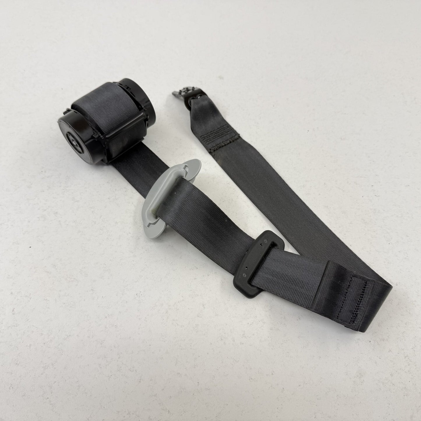 2022-2024 Rivian R1S Left Rear 3rd Third Row Seatbelt Seat Belt Retractor OEM