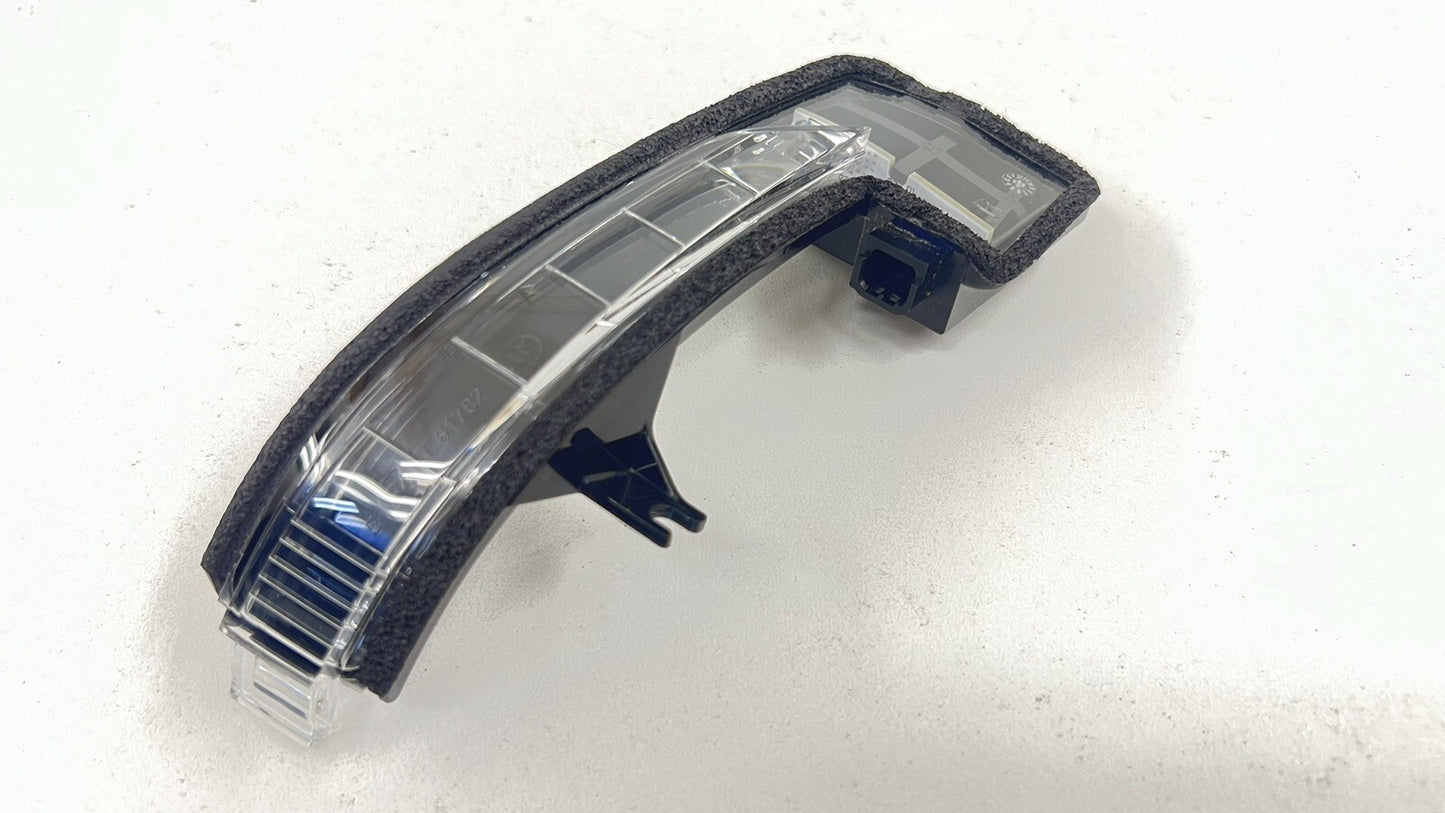 22-24 CADILLAC CT5 V BLACKWING RIGHT FRONT DOOR MIRROR TURN SIGNAL LIGHT OEM