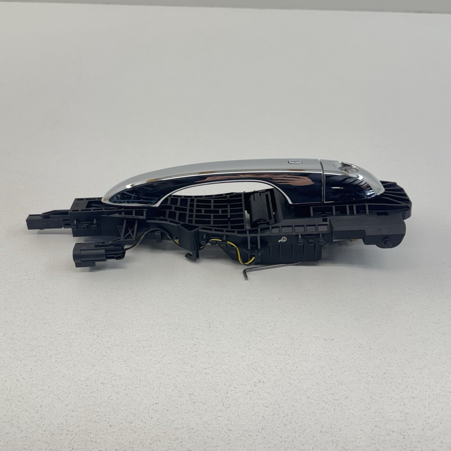 14-24 Maserati Ghibli Driver Left Front Exterior Door Handle 68194121AC OEM