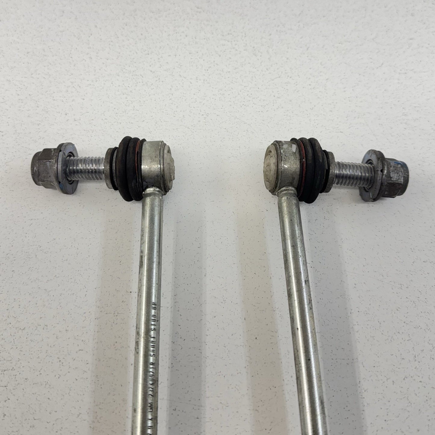 16-24 Chevrolet Camaro Front Stabilizer Sway Bar End Link Pair Left & Right OEM