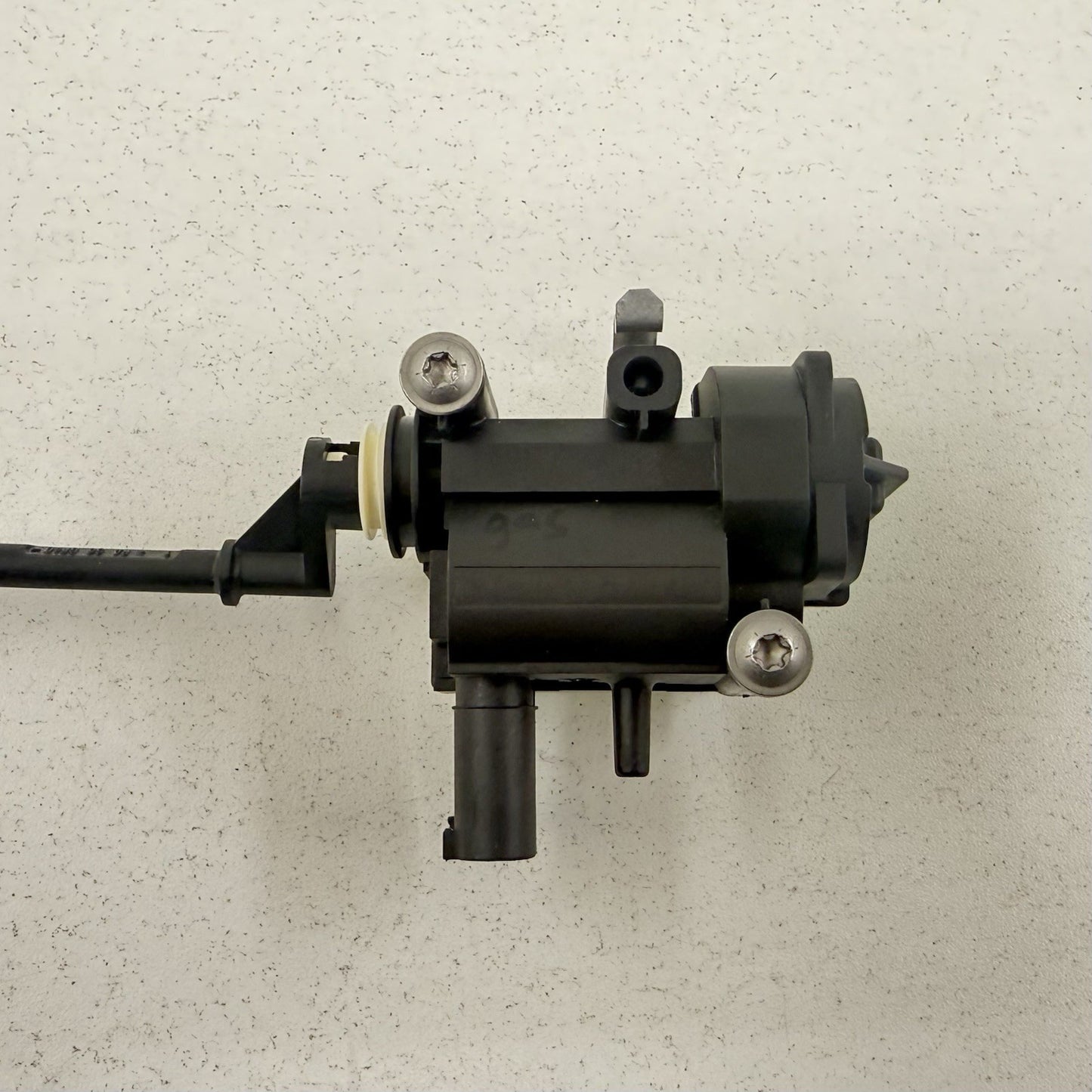 11-16 BMW M5 528 535 550 F10 Gas Fuel Filler Door Lock Actuator 7200674 OEM