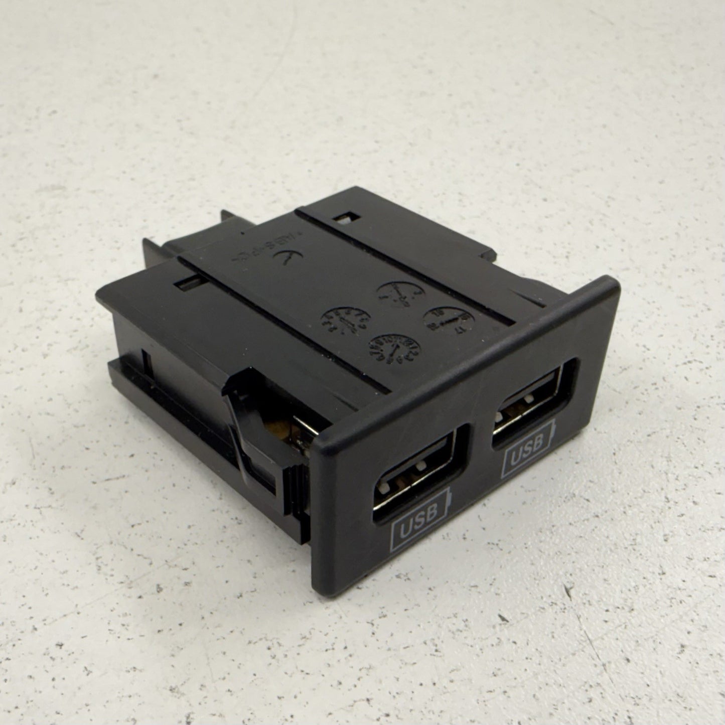 15-23 Dodge Charger Rear Center Console Dual USB Port Charge Port 68253158AA OEM