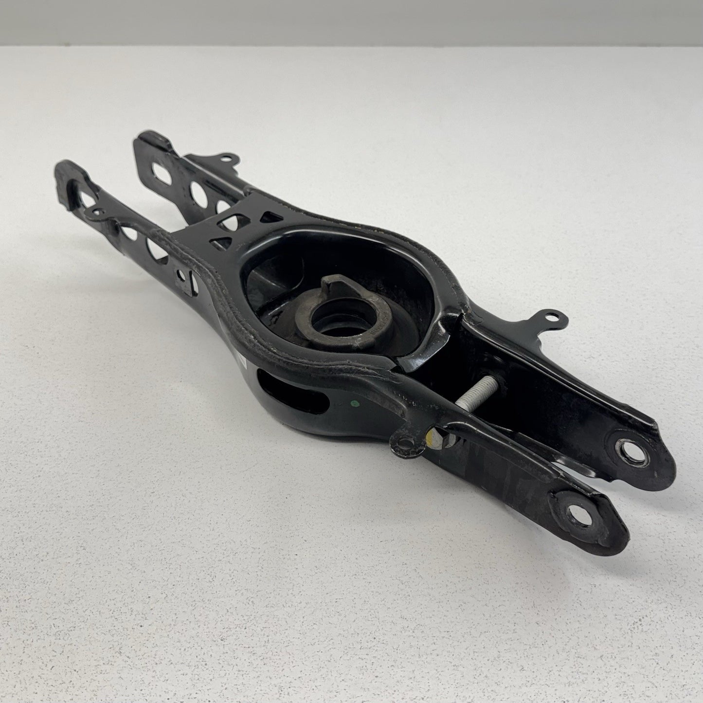 16-24 Chevrolet Camaro Passenger Right Rear Lower Spring Seat Control Arm OEM