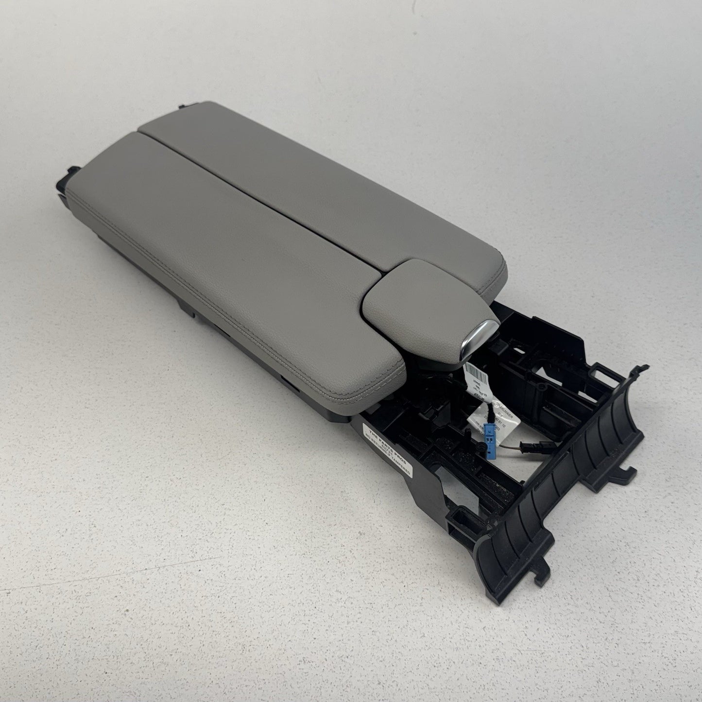 12-18 Mercedes W218 CLS550 Center Console Armrest Arm Rest Cover Lid Gray OEM