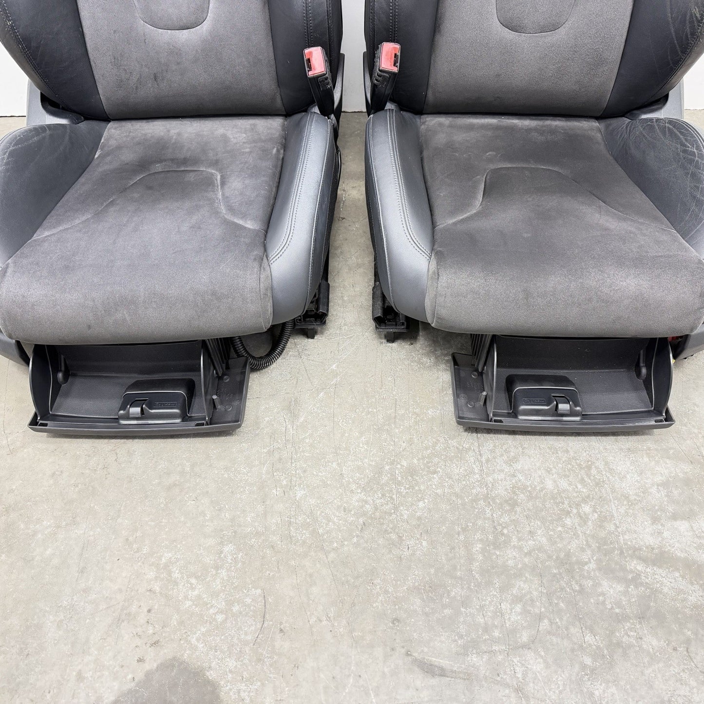 08-15 Audi TT Front Bucket Recaro Power Seat Pair Leather Suede OEM