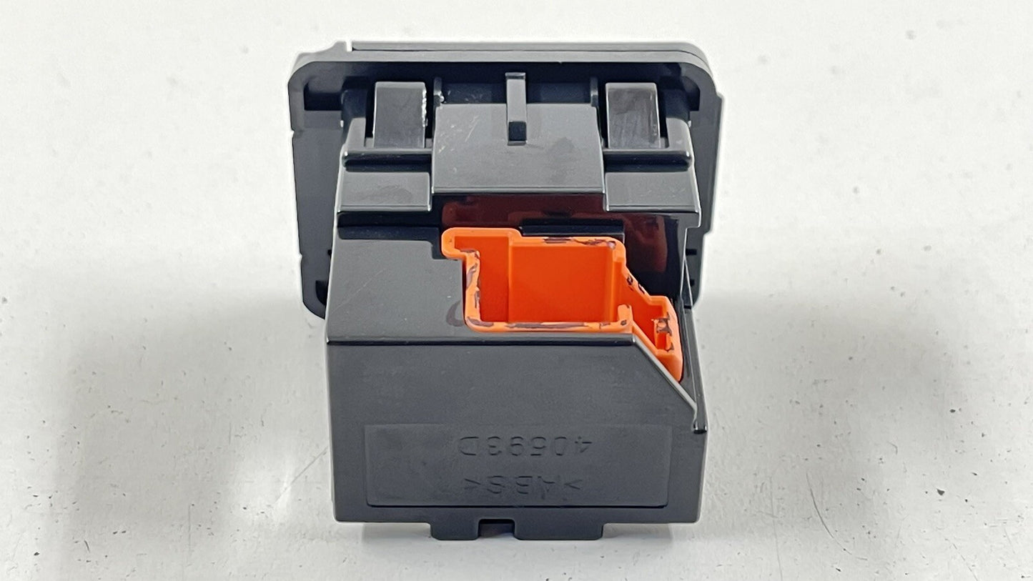 10-13 MERCEDES BENZ S550 W221 115V AC 150W SOCKET OUTLET PORT 0008206251 OEM