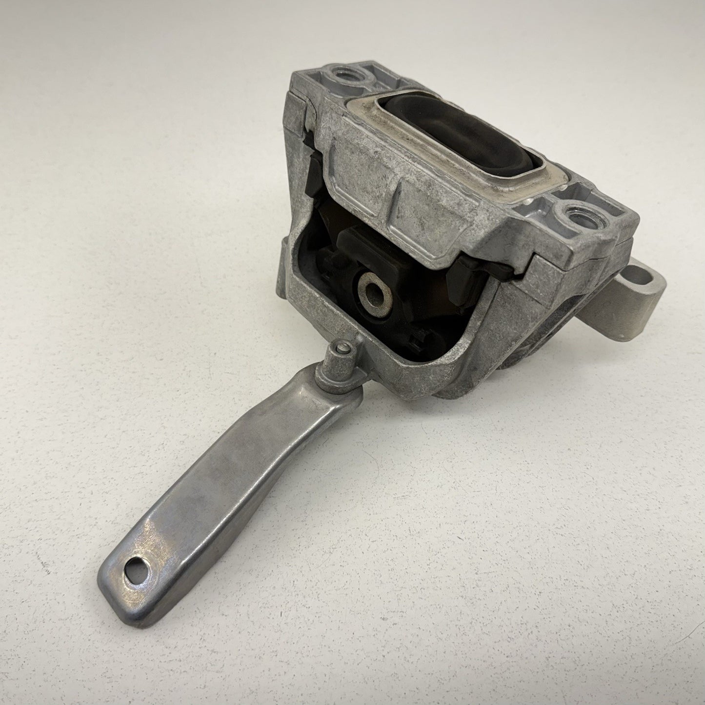 08-15 Audi TT 2.0L Passenger Right Engine Mount 8J0199262 OEM