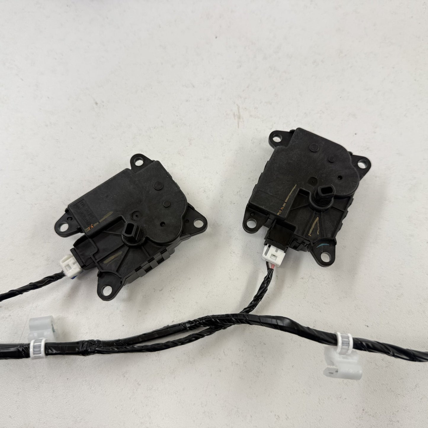 2022-2024 Rivian R1S HVAC AC Flap Air Door Actuator Servo Motor Set OEM