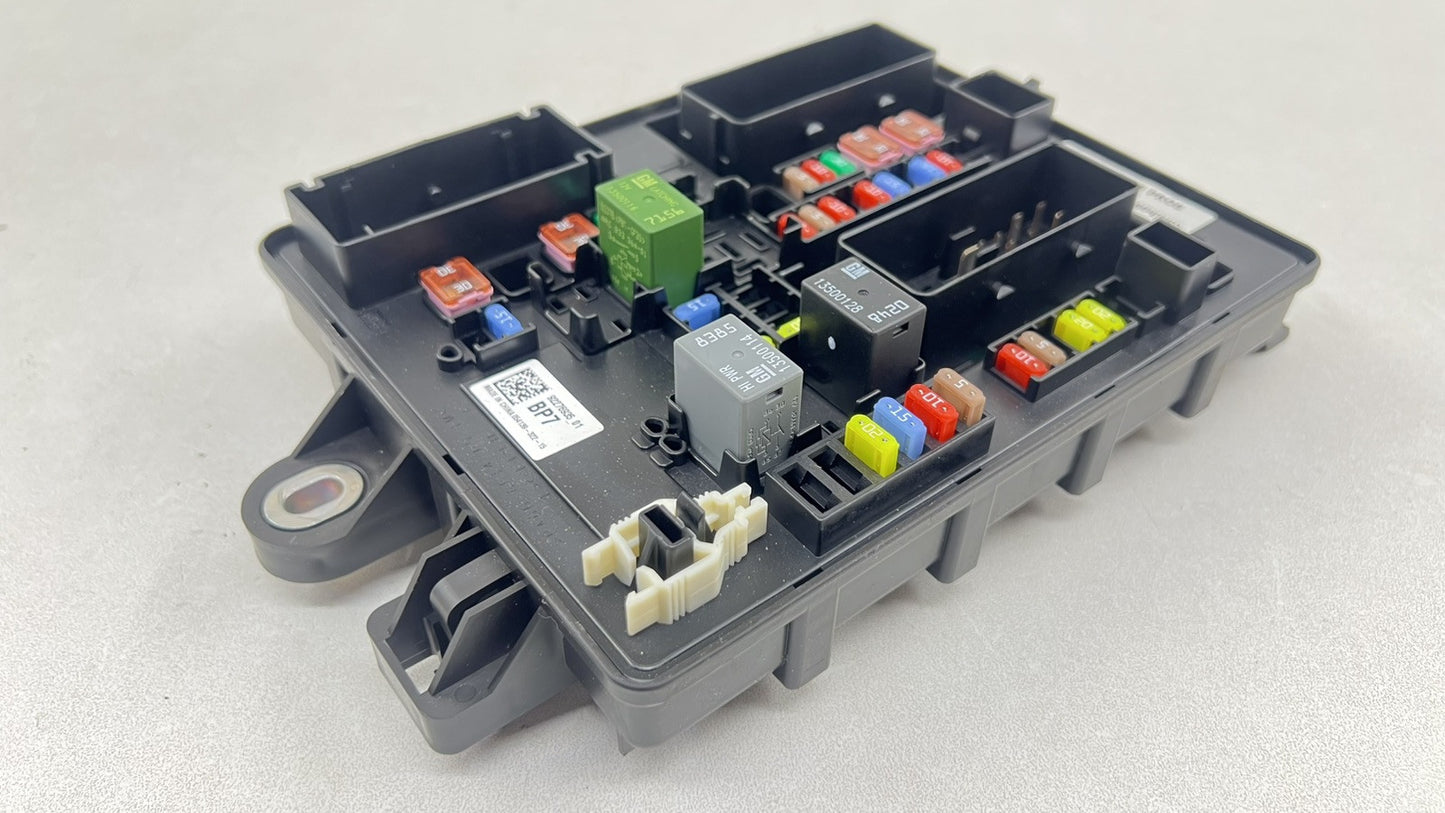 15-17 CHEVY SS SEDAN FUSE RELAY JUNCTION BOX 92276935 OEM