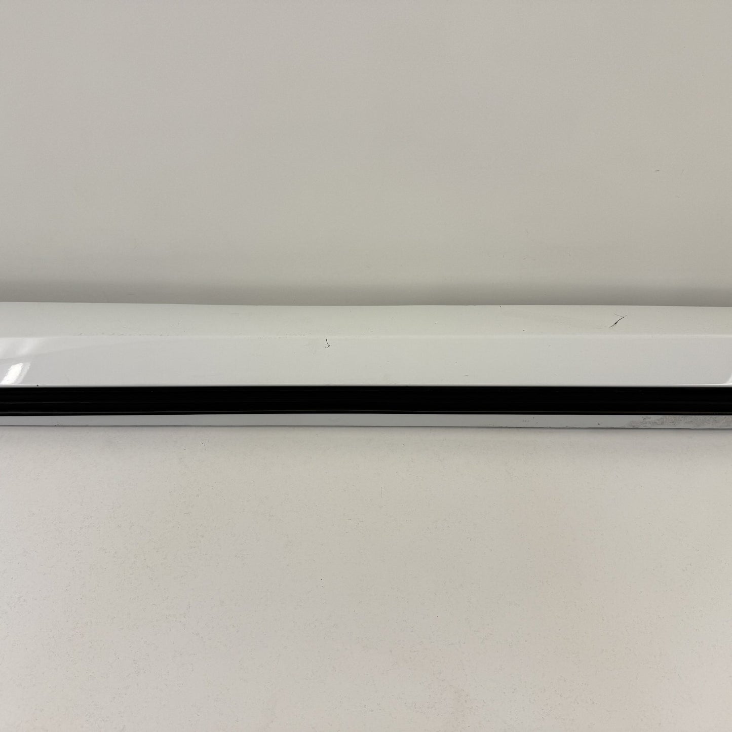 2010-2015 Chevrolet Camaro SS Driver Left Side Skirt Rocker Panel Cover Trim OEM