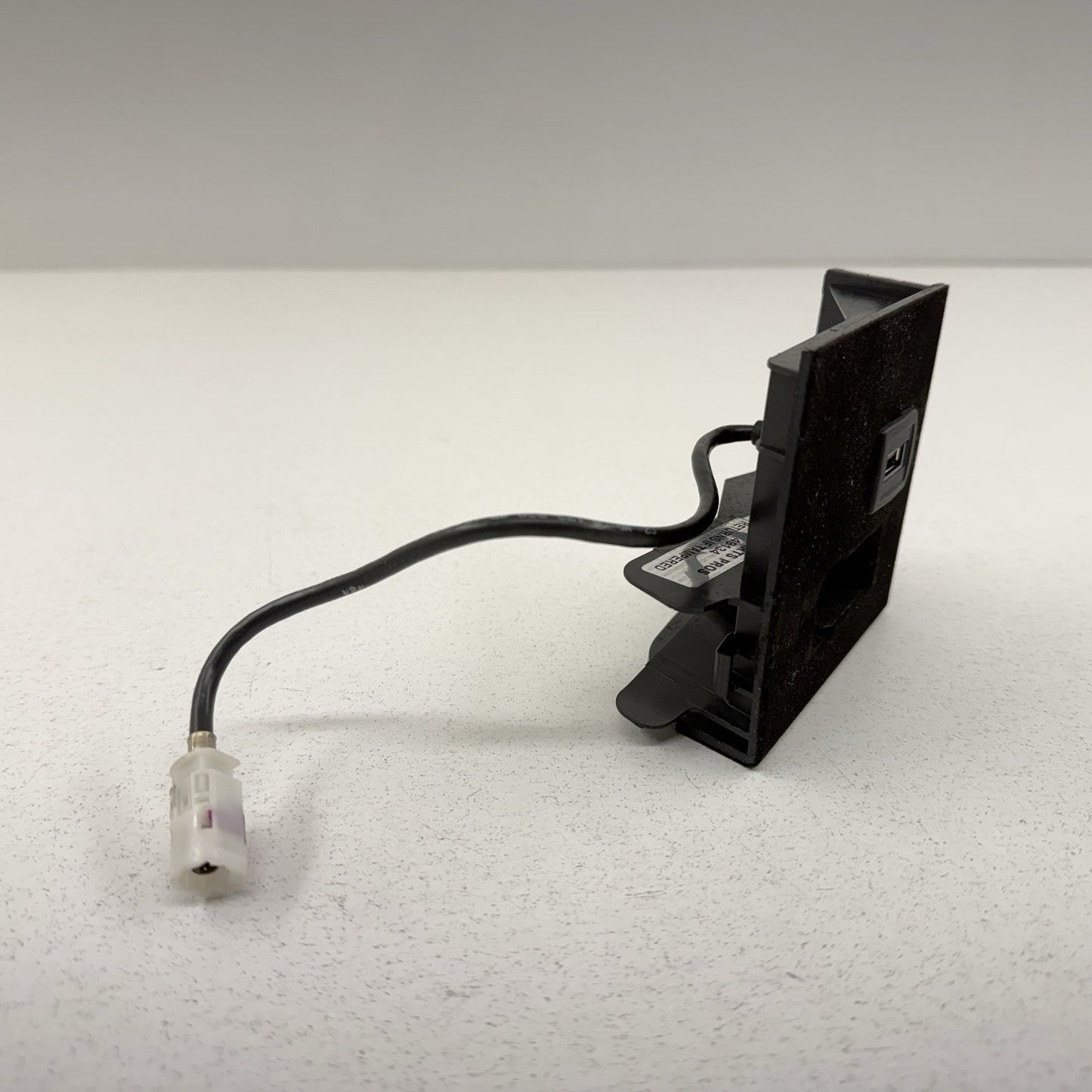 10-16 Mercedes W212 E350 Center Console USB Connect Mount Plate 2128210911 OEM