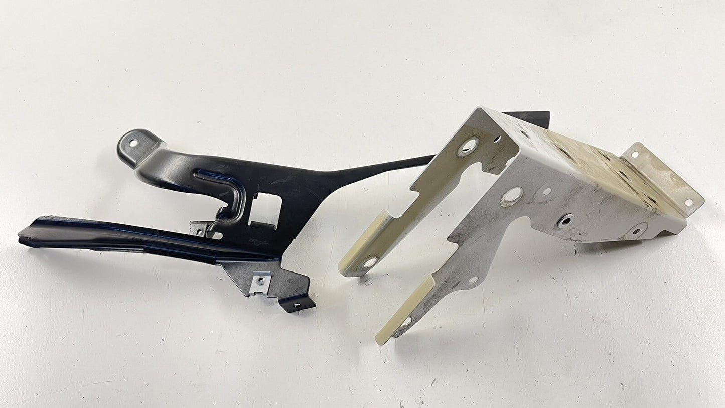 10-16 PORSCHE PANAMERA RIGHT FRONT FENDER BRACKET SUPPORT MOUNT PAIR OEM