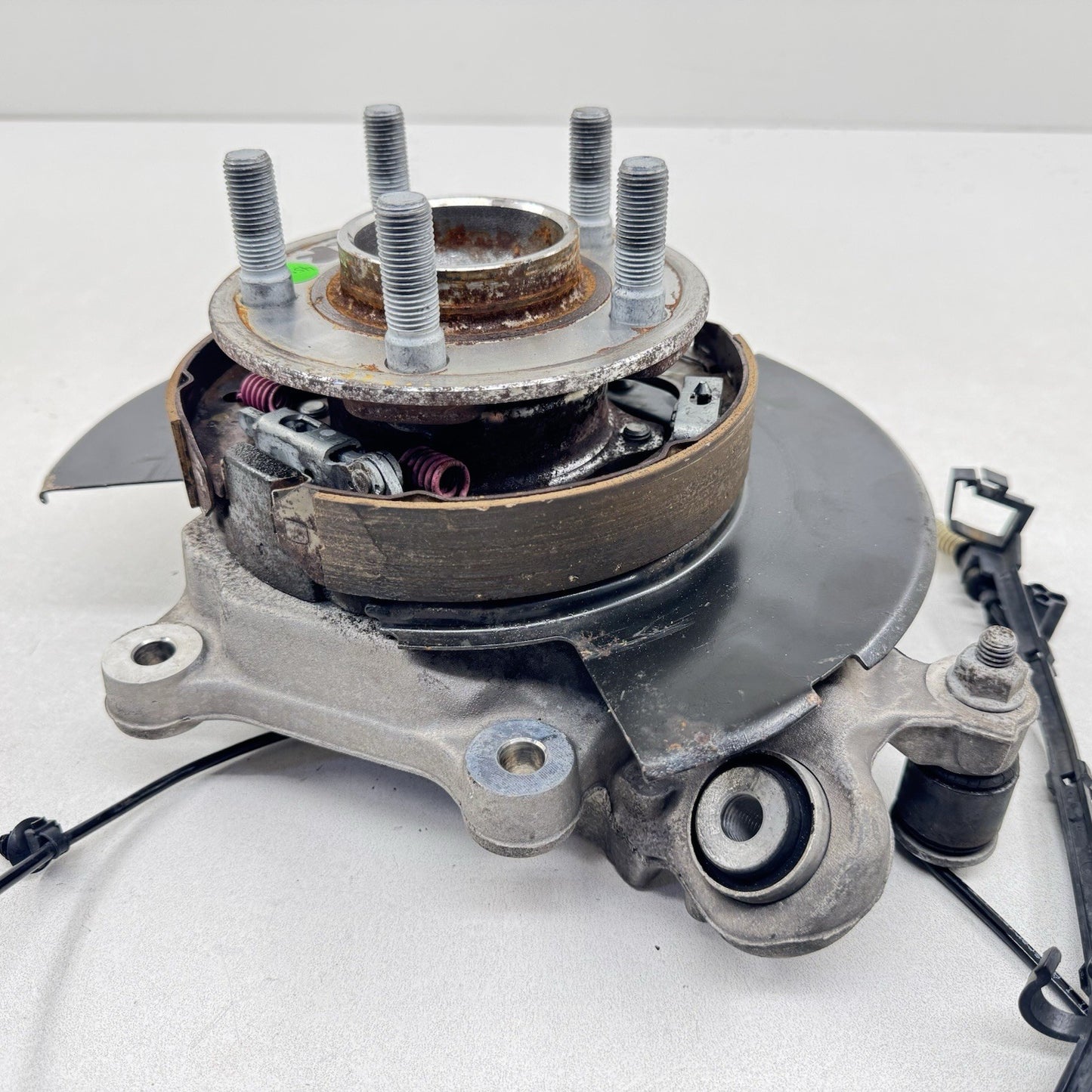 18-23 DODGE CHALLENGER WIDEBODY DRIVER LEFT REAR SPINDLE KNUCKLE HUB BEARING OEM