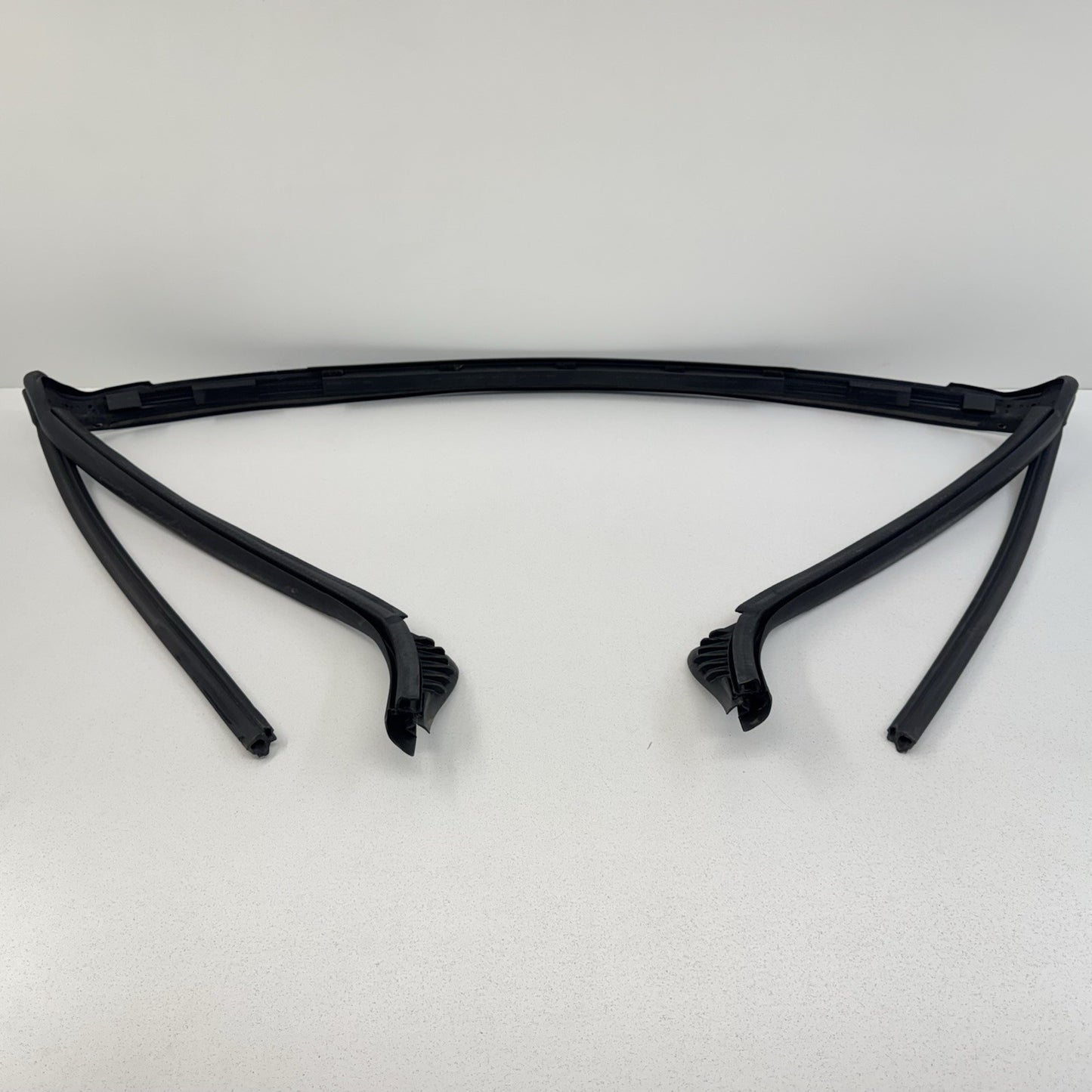08-15 Audi TT Convertible Front Windshield Weatherstrip Seal 8J7845353C OEM
