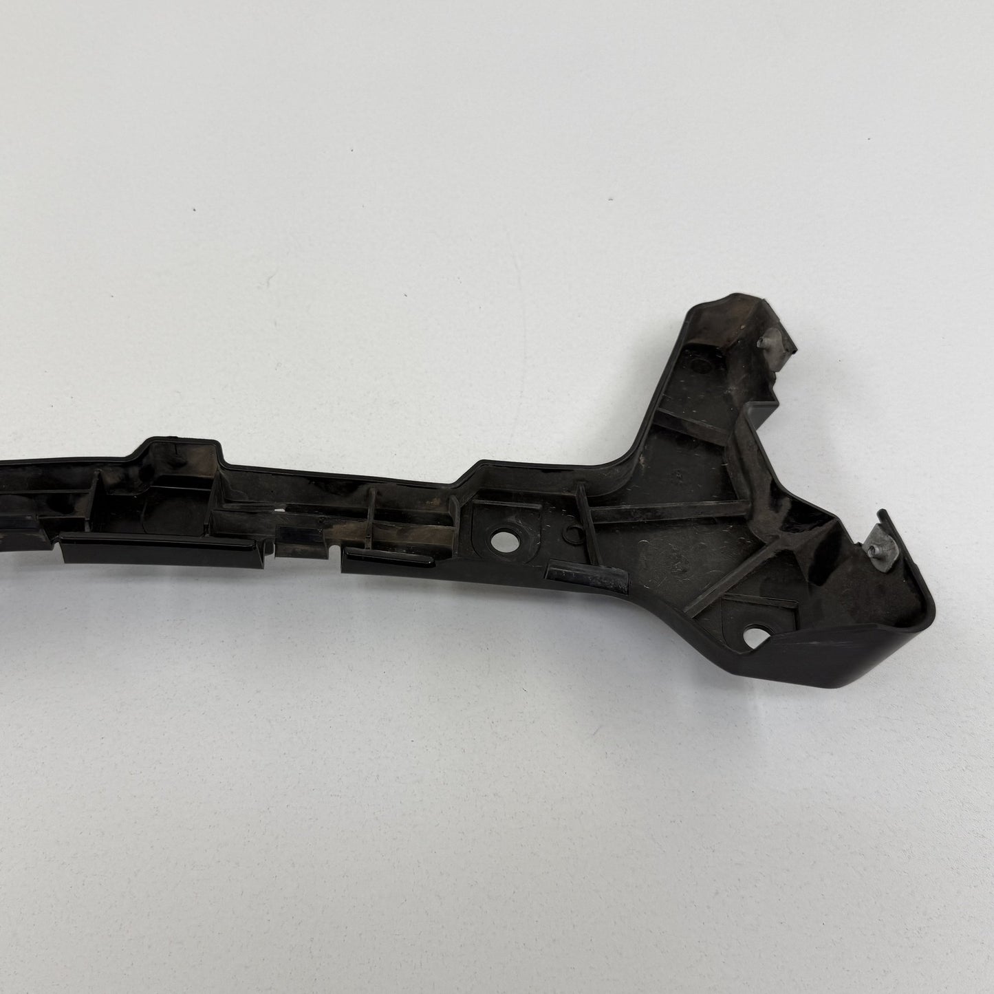 2022-2024 Rivian R1S Left Rear Quarter Bumper Retainer Bracket PT00045146-Y OEM