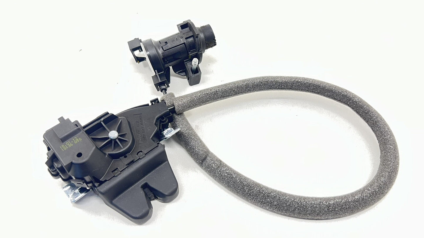 12-18 MERCEDES BENZ CLS550 W218 TRUNK LID POWER LATCH LOCK ACTUATOR OEM