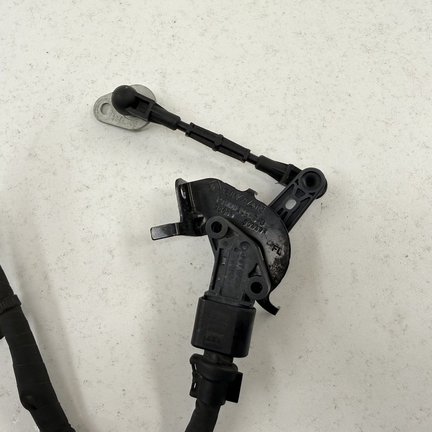 2022-2024 Rivian R1S R1T Left Front Suspension Ride Height Level Sensor OEM