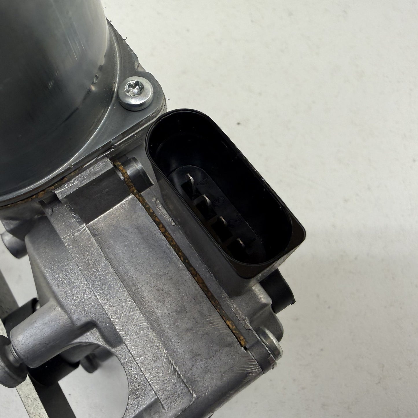2014-2017 Mercedes-Benz S550 W222 Front Windshield Wiper Motor 2228200142 OEM