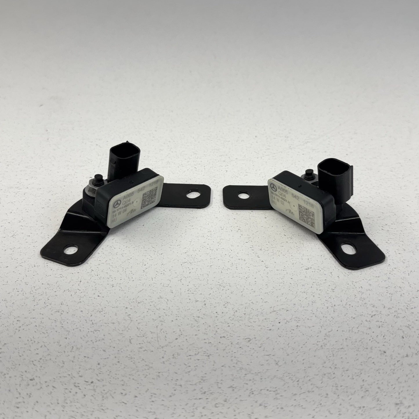 12-18 Mercedes W218 CLS550 Front Acceleration Sensor Pair 0055421218 OEM
