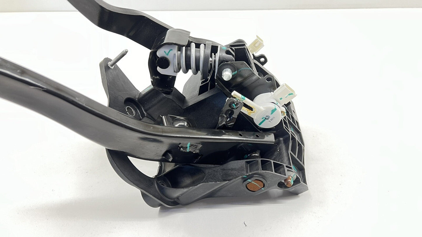 22-24 CADILLAC CT5 V BLACKWING MANUAL TRANS CLUTCH BRAKE PEDAL ASSEMBLY OEM