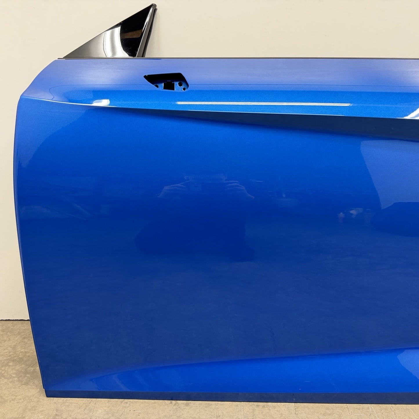 17-23 Audi R8 Coupe Driver Left Door Shell Complete With Glass Ara Blue OEM
