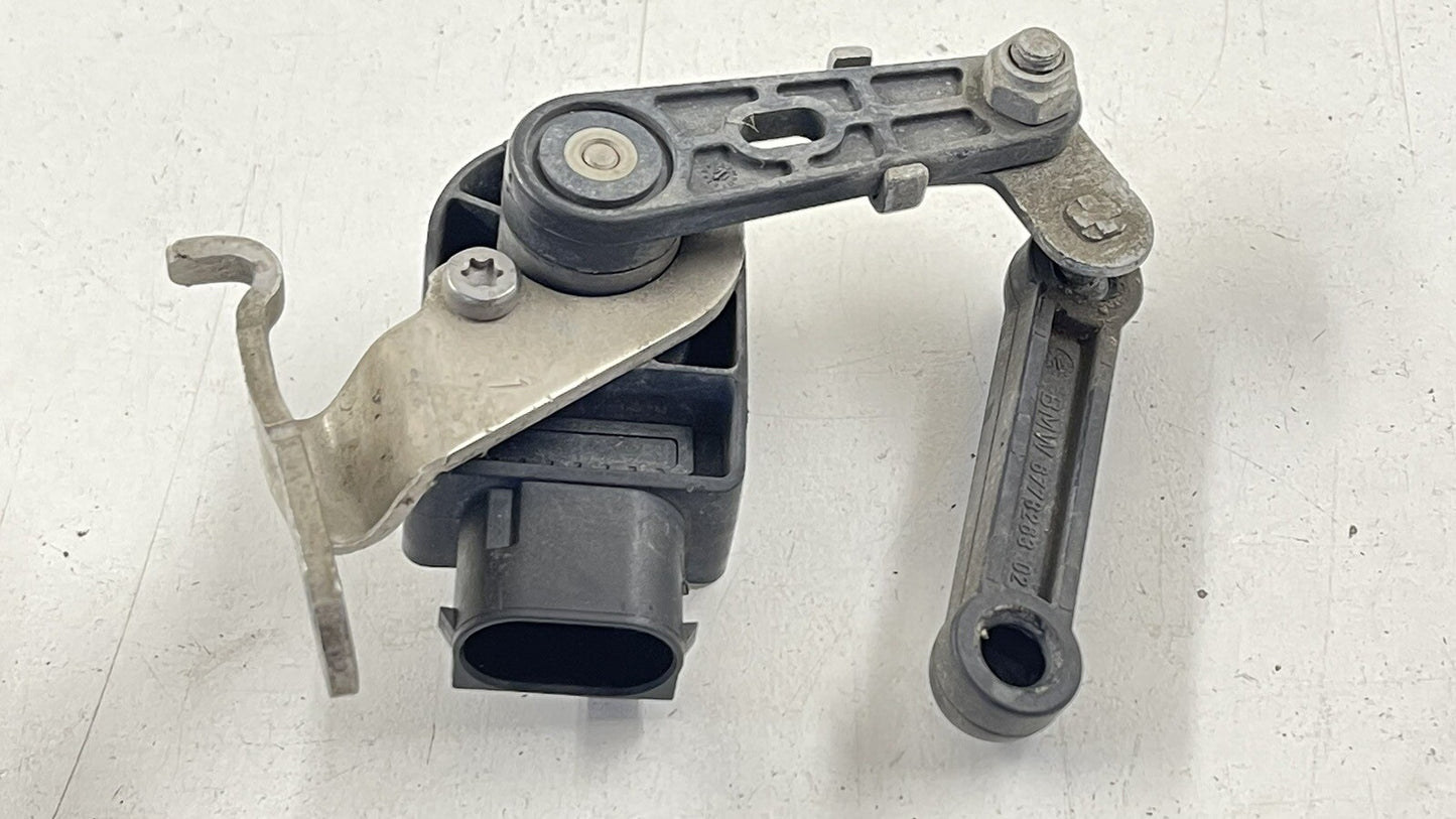 12-19 BMW M6 FRONT HEADLIGHT SUSPENSION HEIGHT LEVEL SENSOR 6860843 OEM