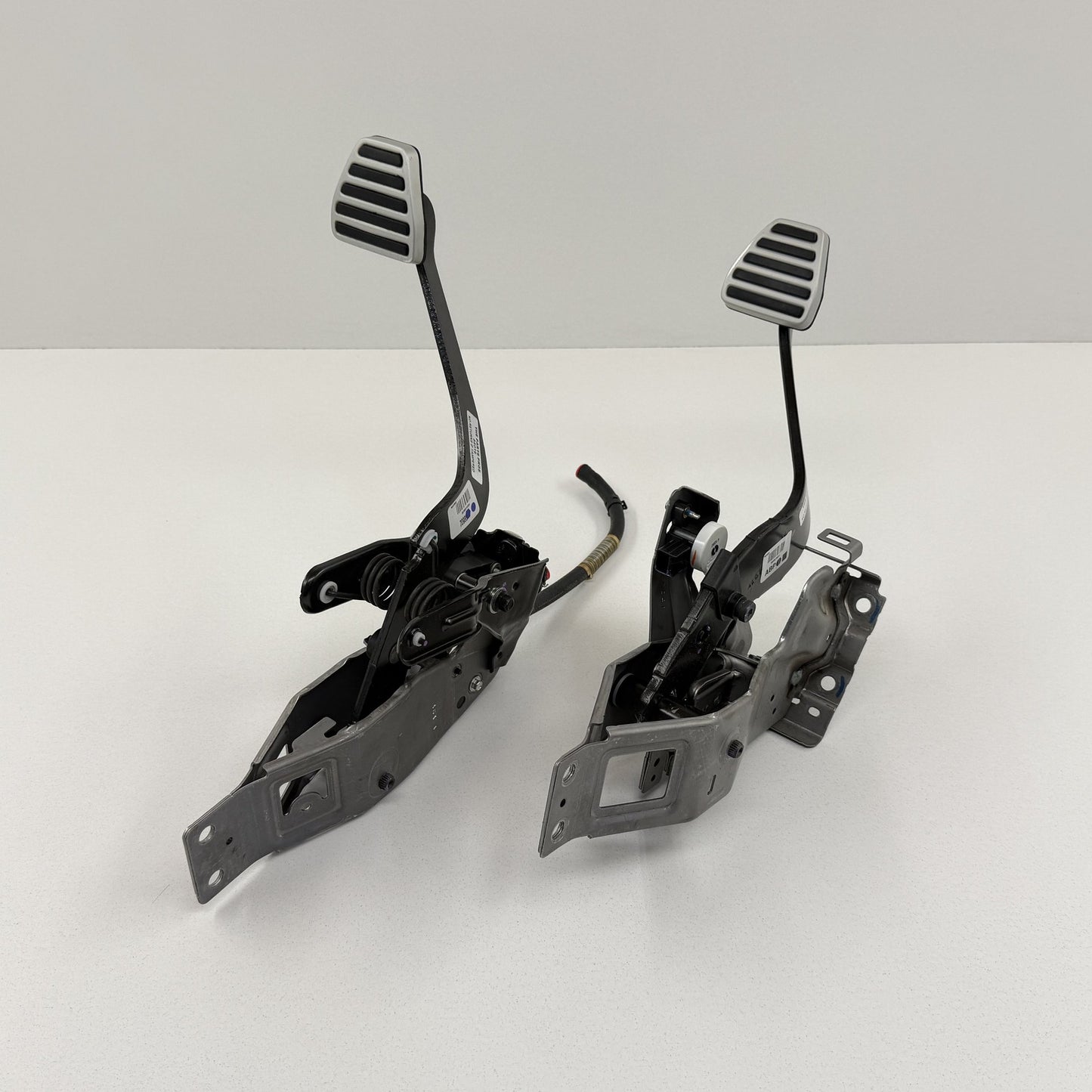 2010-2015 Chevrolet Camaro SS Manual Clutch &amp; Brake Pedal Assembly Pair OEM
