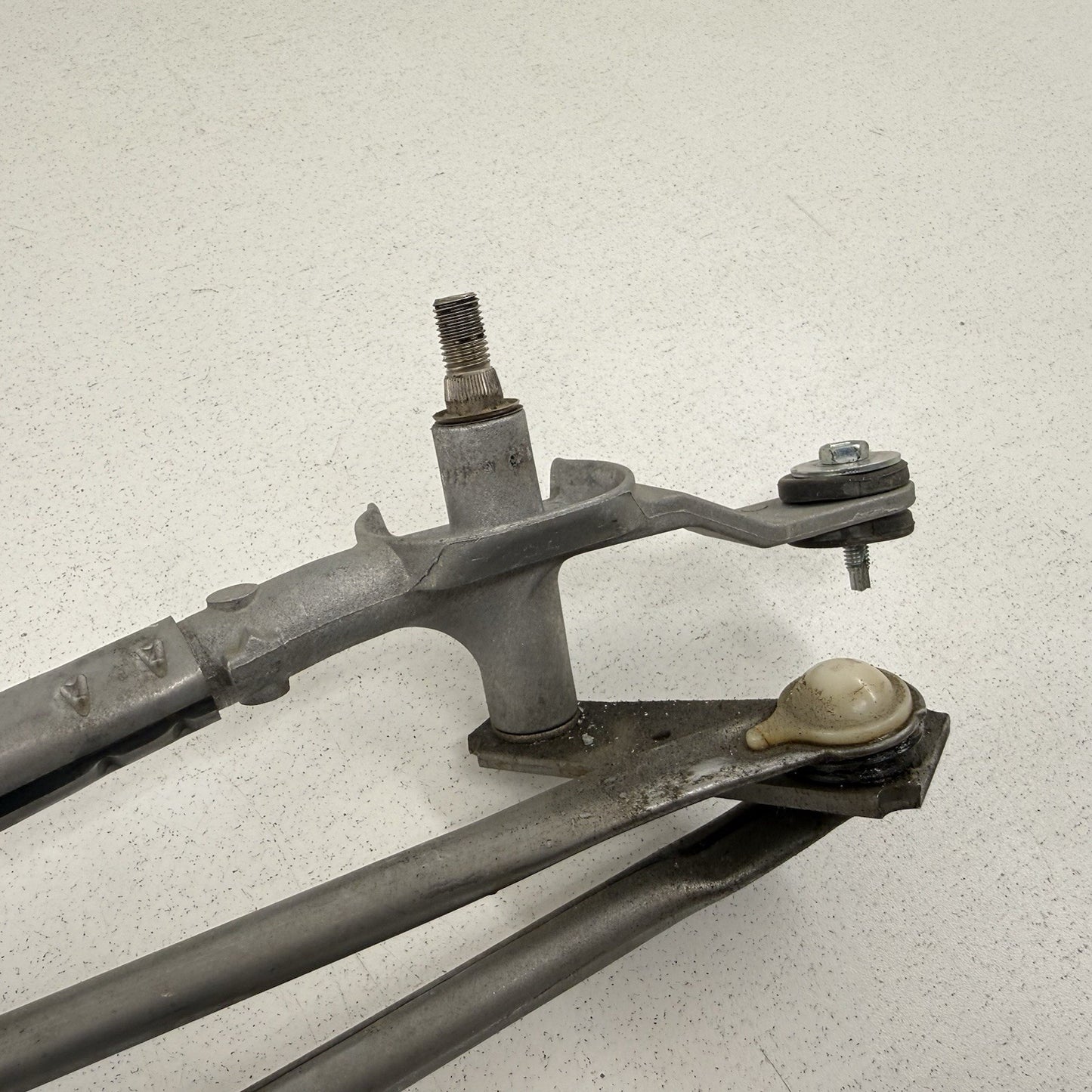 16-24 Chevrolet Camaro Windshield Wiper Motor W/ Linkage Arm 84498919 OEM