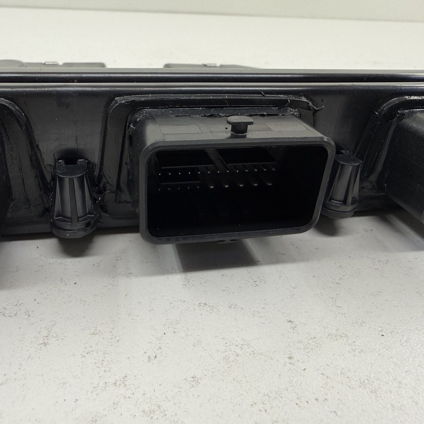 2022-2024 Rivian R1S R1T Power Bed Tailgate Control Module PT00054997-H OEM