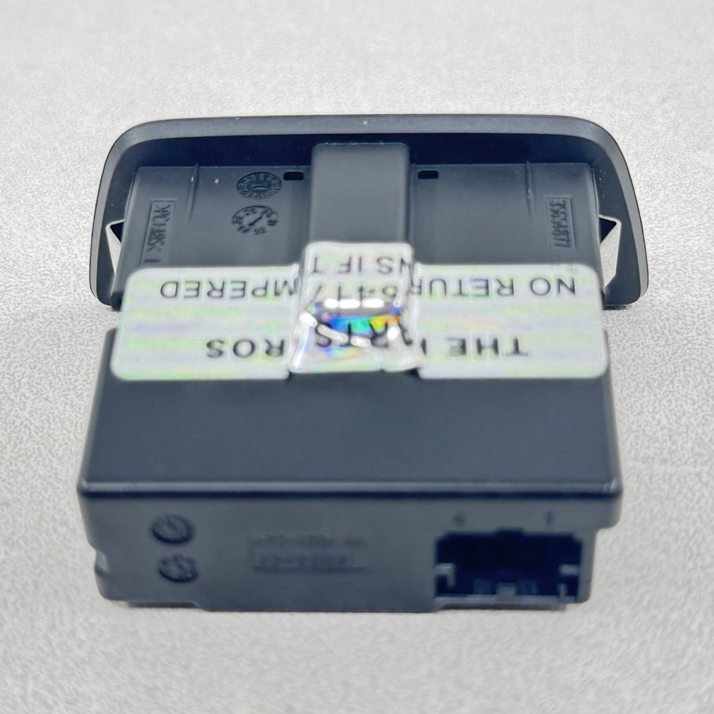 22-25 VOLKSWAGEN GOLF R MK8 REAR CENTER CONSOLE DUAL USB PORT CHARGE PORT OEM
