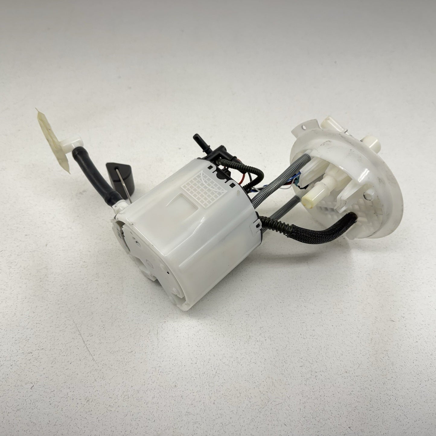 16-24 Chevrolet Camaro SS Fuel Pump & Sending Level Unit Pair OEM