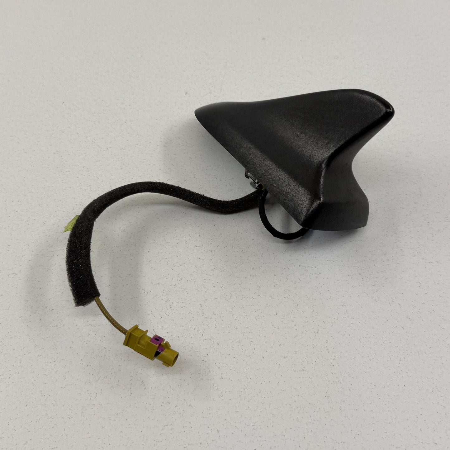 2010-2015 Chevrolet Camaro Roof Shark Fin Antenna Receiver 92237379 OEM